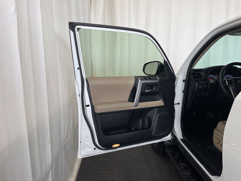 Used 2018 Toyota 4Runner SR5 Premium AWD/4WD image 19