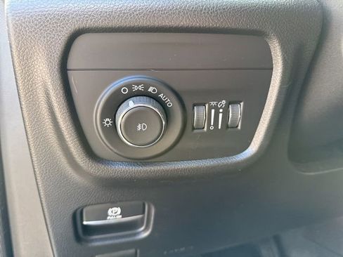 Used 2023 Jeep Grand Cherokee Limited w/ Luxury Tech Group II image 21