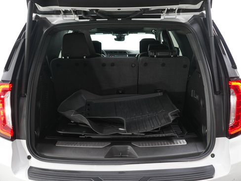Used 2024 GMC Yukon Denali w/ Advanced Technology Package AWD/4WD image 9
