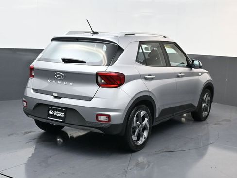 Certified 2025 Hyundai Venue SEL image 4