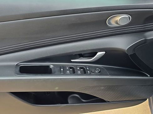 Used 2025 Hyundai Elantra SEL FWD image 15