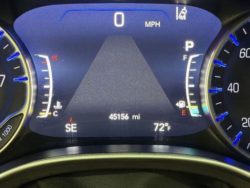 Used 2024 Chrysler Pacifica Touring-L FWD image 19