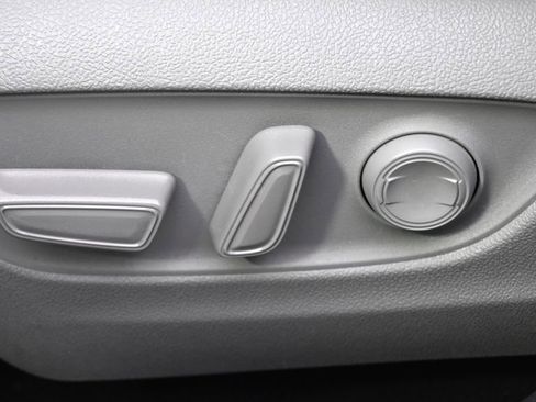 Used 2022 Toyota Highlander XLE image 14