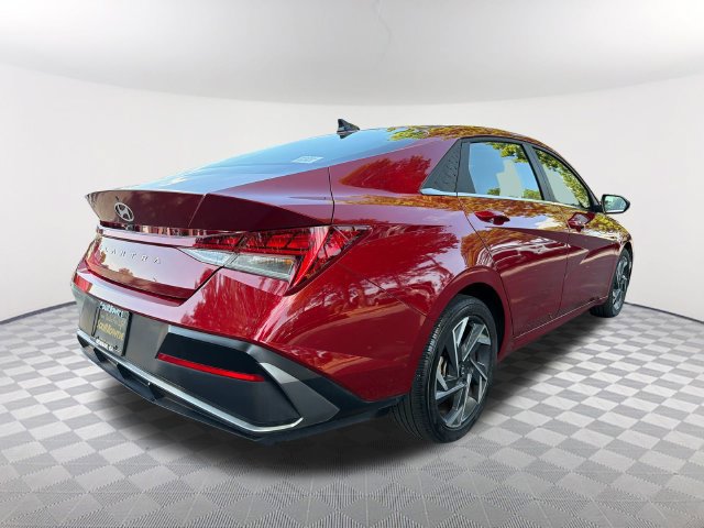 Used 2024 Hyundai Elantra SEL w/ Convenience Package FWD image 5