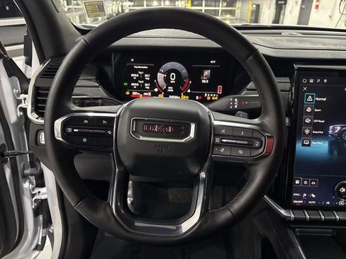 Used 2025 GMC Acadia Elevation image 14