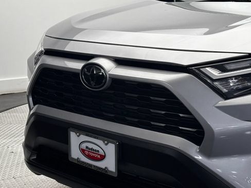 Used 2025 Toyota RAV4 XLE AWD/4WD image 2