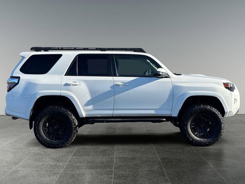 Used 2017 Toyota 4Runner TRD Off-Road Premium image 8