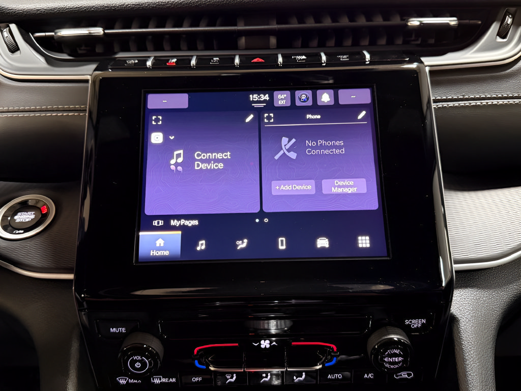 Certified 2025 Jeep Grand Cherokee Laredo X AWD/4WD image 10