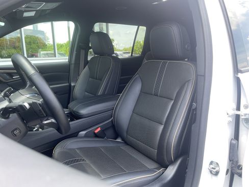 Used 2024 Chevrolet Traverse RS image 18