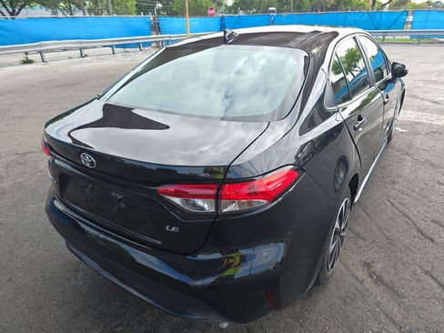 Used 2021 Toyota Corolla LE image 6