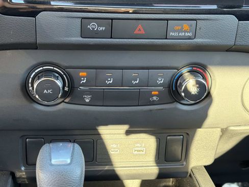 Used 2024 Nissan Frontier SV image 11