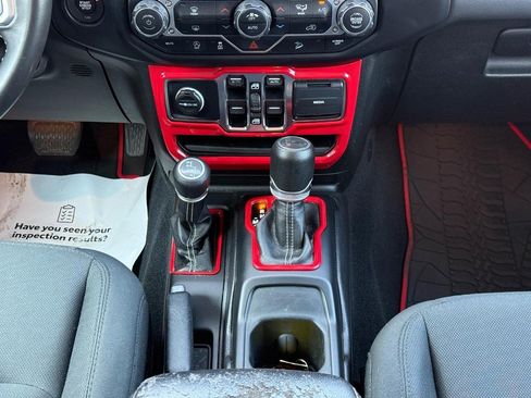 Used 2019 Jeep Wrangler Unlimited Sahara AWD/4WD image 14