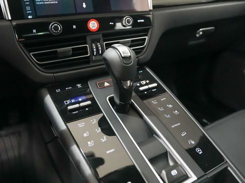 New 2026 Porsche Macan image 33