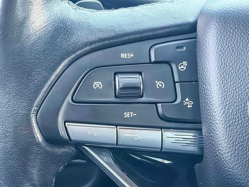 Certified 2022 Cadillac Escalade Sport AWD/4WD image 21