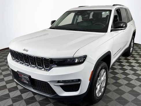 Used 2023 Jeep Grand Cherokee Limited AWD/4WD image 3