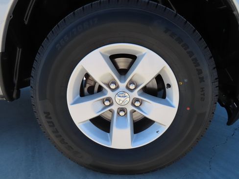 Used 2024 RAM 1500 Classic SLT image 11