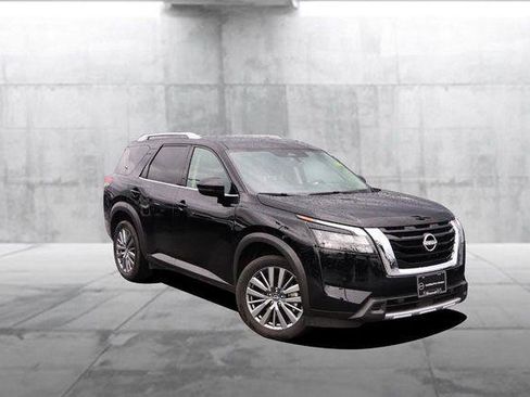 Used 2025 Nissan Pathfinder SL w/ SL Premium Package image 2