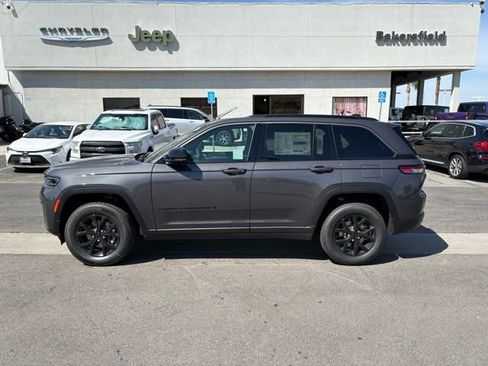 New 2026 Jeep Grand Cherokee Altitude AWD/4WD image 4