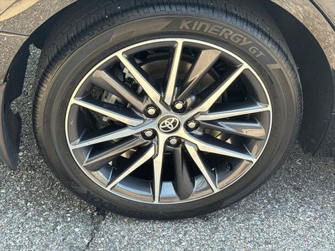 Used 2022 Toyota Camry XLE w/ Cold Weather Package FWD image 10