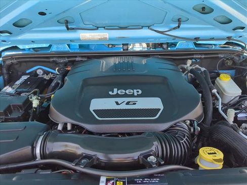 Used 2017 Jeep Wrangler Unlimited Sport w/ Connectivity Group AWD/4WD image 21