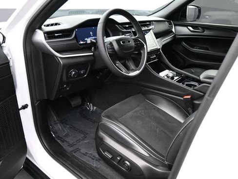 Used 2023 Jeep Grand Cherokee Altitude RWD image 2