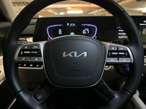 Used 2025 Kia Telluride S image 32
