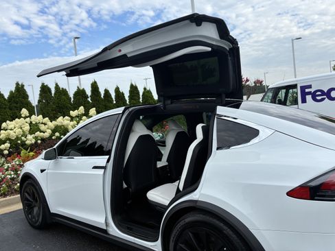 Used 2020 Tesla Model X Long Range AWD/4WD image 12