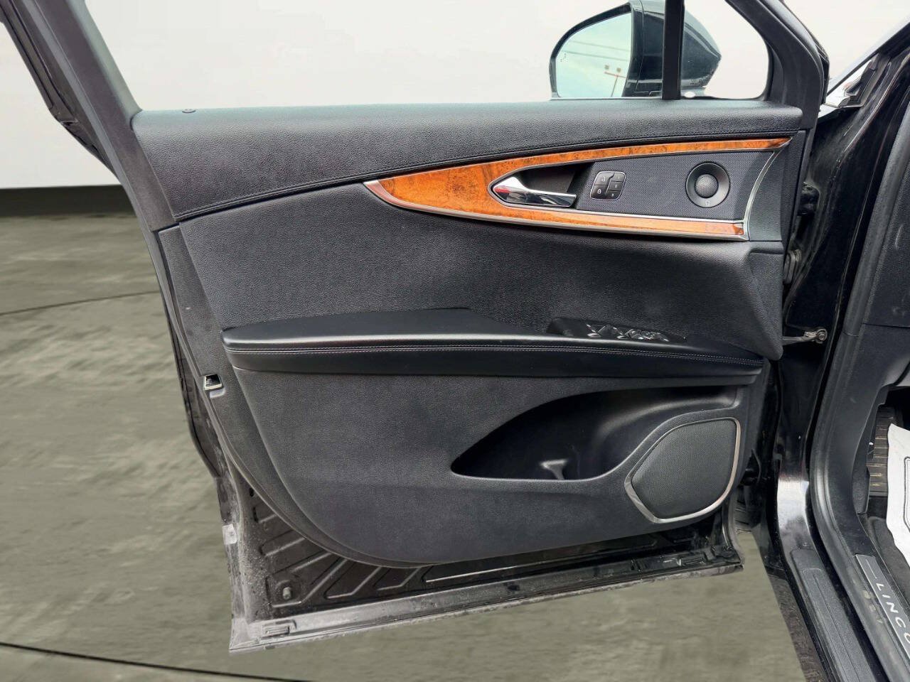 Used 2019 Lincoln Nautilus Reserve AWD/4WD image 15