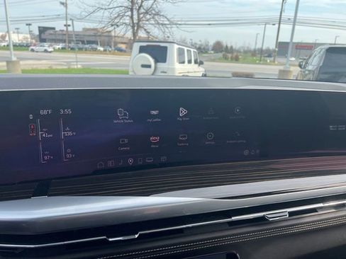 Used 2025 Cadillac Escalade Premium Luxury AWD/4WD image 27