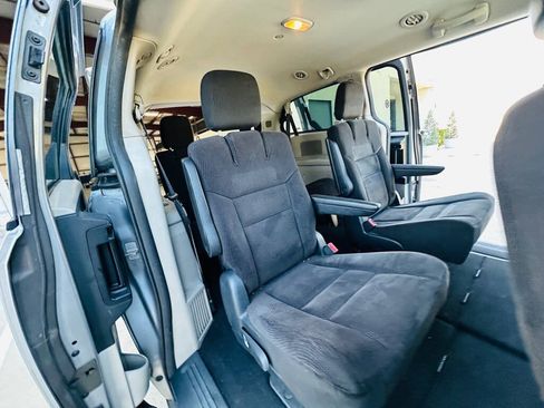 Used 2015 Dodge Grand Caravan SXT FWD image 23