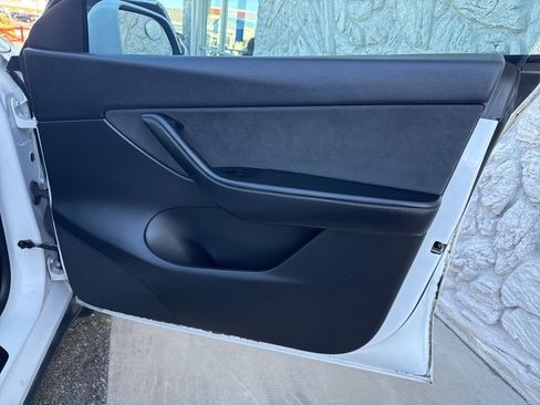 Used 2020 Tesla Model Y Long Range image 30