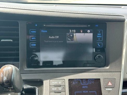 Used 2017 Toyota Sienna XLE w/ XLE Navigation Package FWD image 20