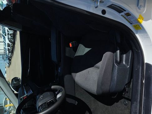 Used 2025 Toyota Camry LE image 11