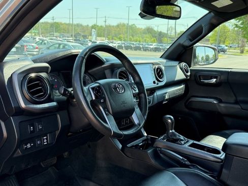 Used 2023 Toyota Tacoma TRD Off-Road w/ TRD Premium Off Road Package AWD/4WD image 13