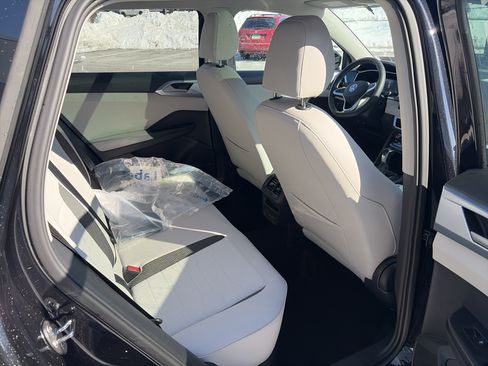 New 2026 Volkswagen Taos SE image 19