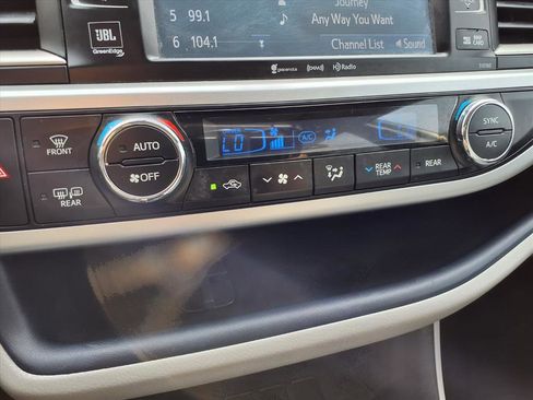 Used 2016 Toyota Highlander Limited image 8