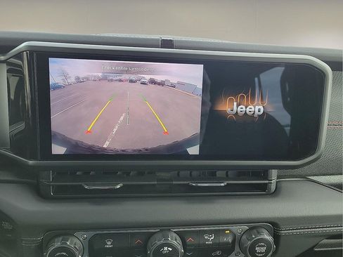 Used 2025 Jeep Wrangler Unlimited Rubicon AWD/4WD image 15