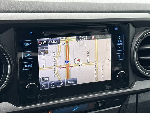 Used 2017 Toyota Tacoma TRD Off-Road w/ Premium & Technology Package image 17