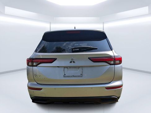 Used 2024 Mitsubishi Outlander ES FWD image 4