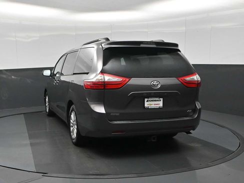 Used 2015 Toyota Sienna XLE image 7