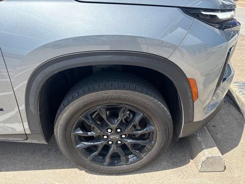 Used 2024 Chevrolet Traverse LT w/ Midnight/Sport Edition FWD image 4