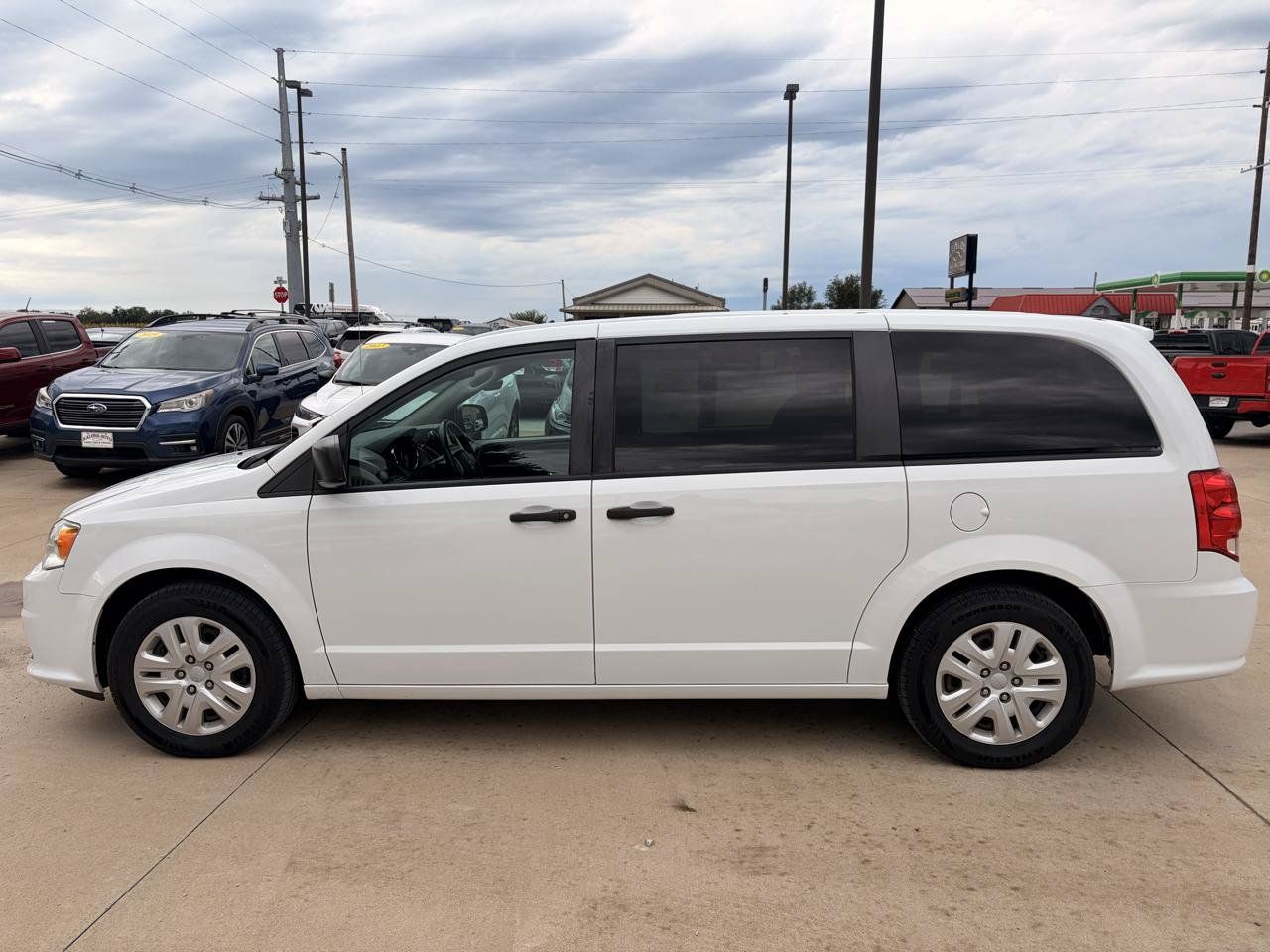 Used 2020 Dodge Grand Caravan SE w/ Rear Park Assist Package FWD image 7