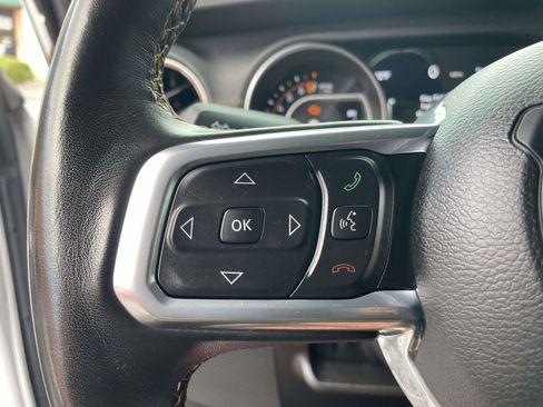 Used 2022 Jeep Gladiator Overland AWD/4WD image 9