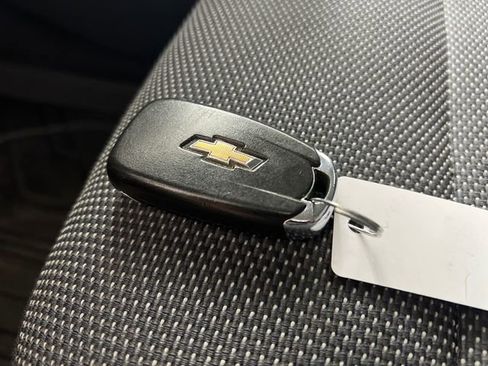 Used 2021 Chevrolet Traverse LT FWD image 25