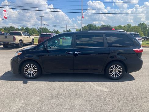Used 2020 Toyota Sienna XLE FWD image 4