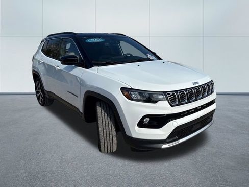 Used 2025 Jeep Compass Limited AWD/4WD image 5