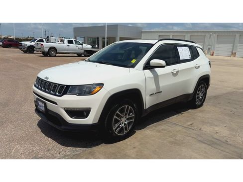 Used 2020 Jeep Compass Latitude FWD image 4