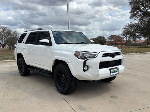 Used 2020 Toyota 4Runner SR5 image 5