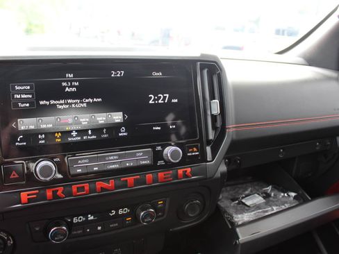 Used 2025 Nissan Frontier PRO-4X AWD/4WD image 17