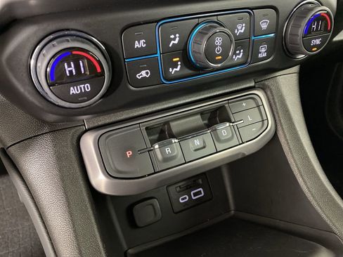 Certified 2023 GMC Acadia AT4 w/ Preferred Package image 18